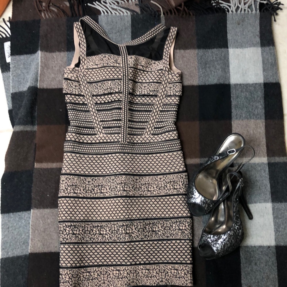 SALE! Mini Elastic Beige/Black Mini Dress Size 4